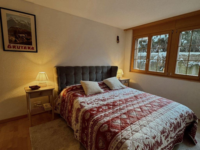 Bedroom 2, Great Apartment Close to the Romantic Arnen Lake, Saanen