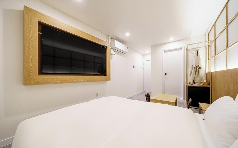 Room 2, Ryokan style hotel The Red Dragonfly, Bupyeong
