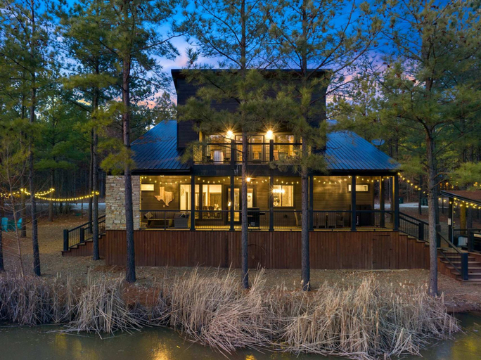 Room 3, The Waterside Retreat Hot Tub Kayaks EV Charger, McCurtain