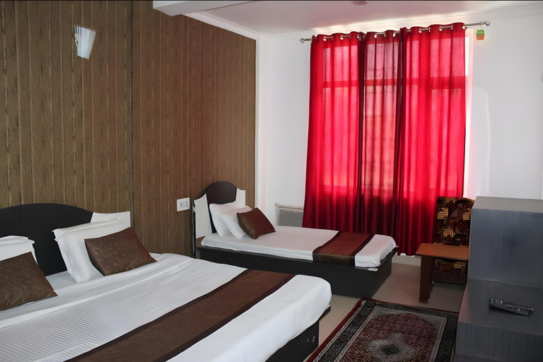 Bedroom 5, Shree Ram hotel, Reasi