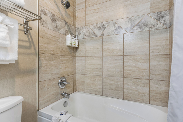 Bathroom 4, Days Inn by Wyndham Sylvan Lake, Division No. 8