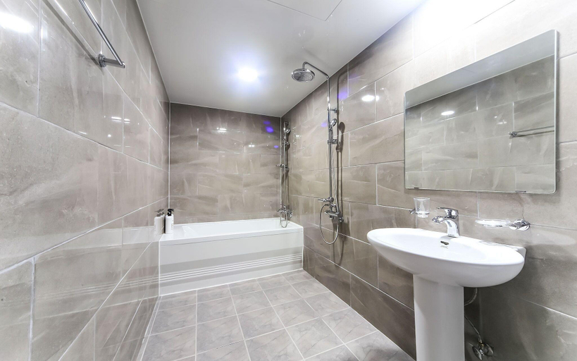 Bathroom, Busan Dongnae Seven Bridge, Dongnae