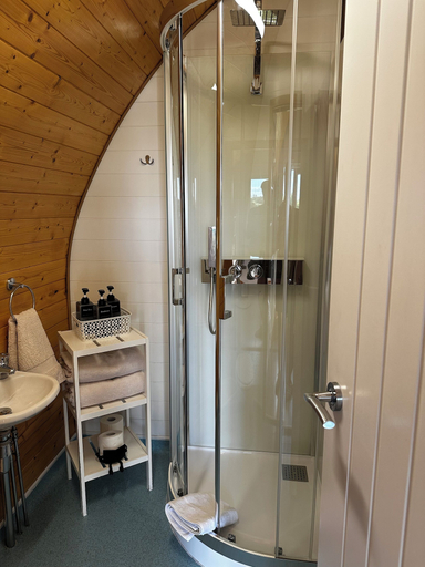 Bathroom 4, Southwell Retreat Glamping Pods, Nottinghamshire