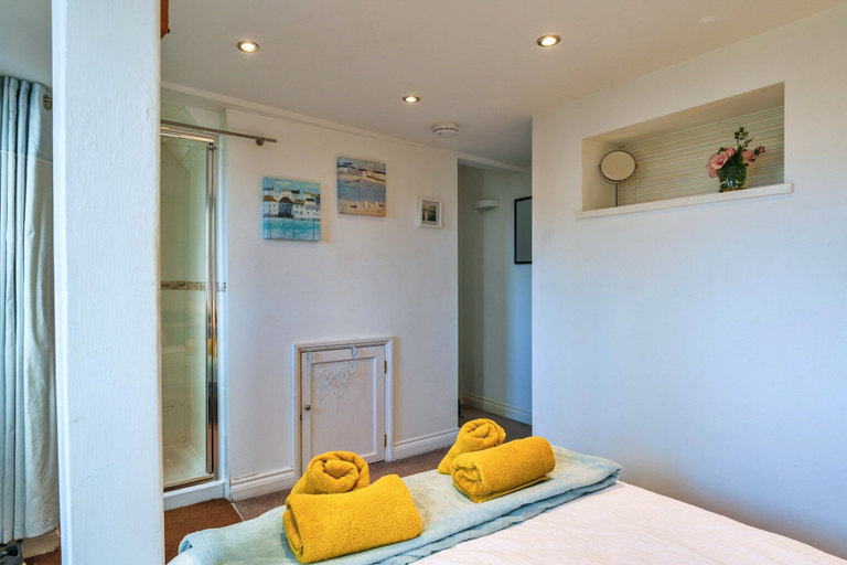 Room 4, Waterfront Escape With Deck, Cornwall