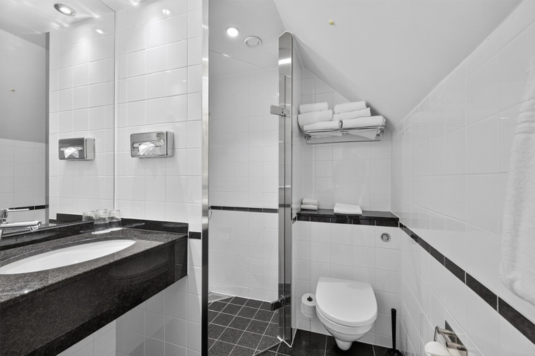 Bathroom 4, Gentofte Hotel, Gentofte