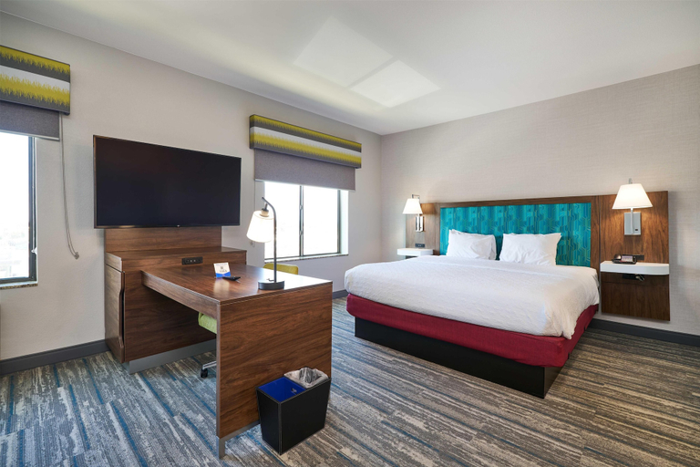 Bedroom 4, Hampton Inn & Suites Salinas, Monterey