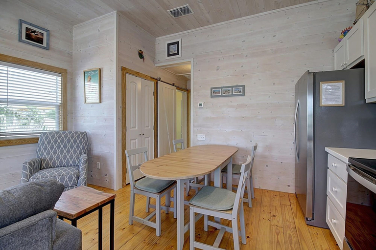 Room 3, Sweet Home La Cabana Patio BBQ Community Pool, Nueces