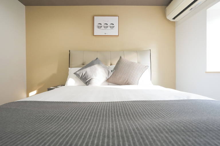 Room 3, b&Tsutenkaku3, Osaka