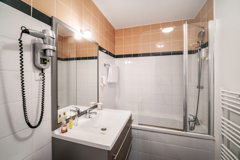 Bathroom 4, Comfort Aparthotel Lourdes Lorda, Hautes-Pyrénées