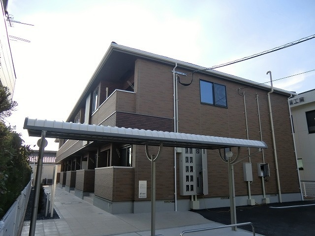 Exterior & Views