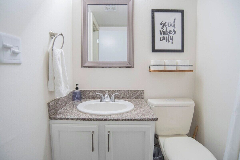 Bathroom 3, CozySuites The Block Skybridge Access, Marion