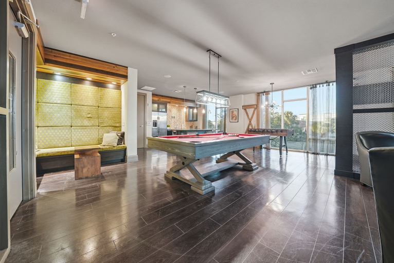 Room 2, Modern 2BR w Pool Pet-friendly Unit 24, Hillsborough