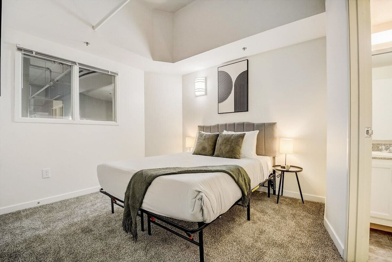 Others 2, CozySuites The Block Skybridge Access, Marion