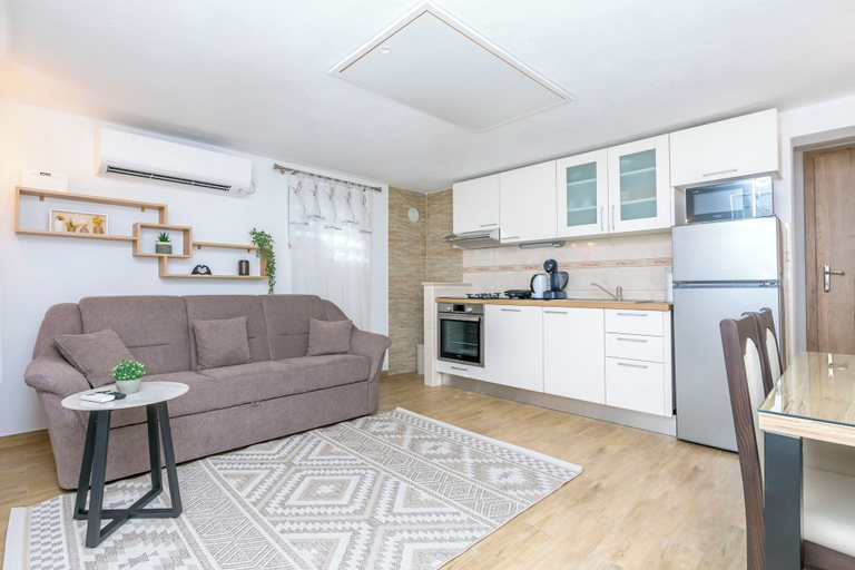 Private kitchen 2, House Romance for two, Lovreć