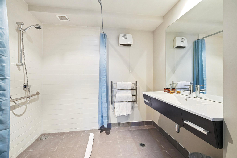 Bathroom 2, 89/11 Southern Alps, Queenstown-Lakes