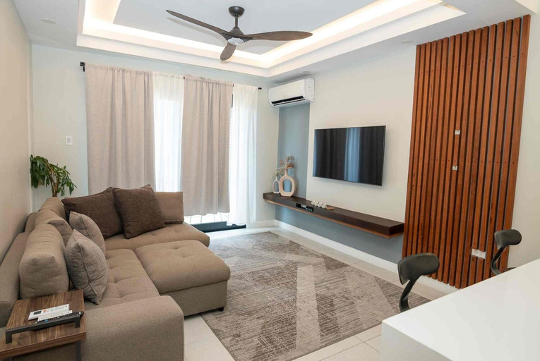 Living area 5, VIA Braemar Suites - with roof-top pool