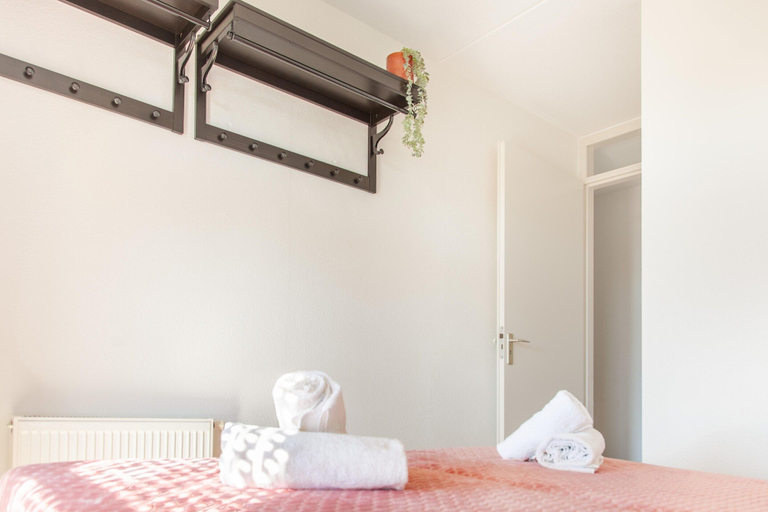 Room 5, Luxury Makkum Beachvilla for 6, Wûnseradiel