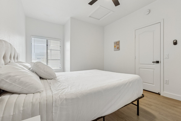 Room 4, CozySuites at Chandler, Maricopa