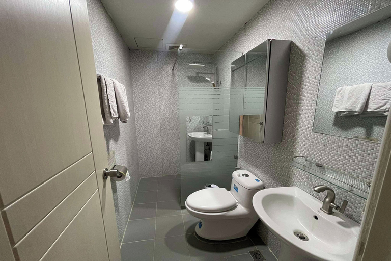 Bathroom 3, Aimor Condotel near SM City Clark, Angeles City