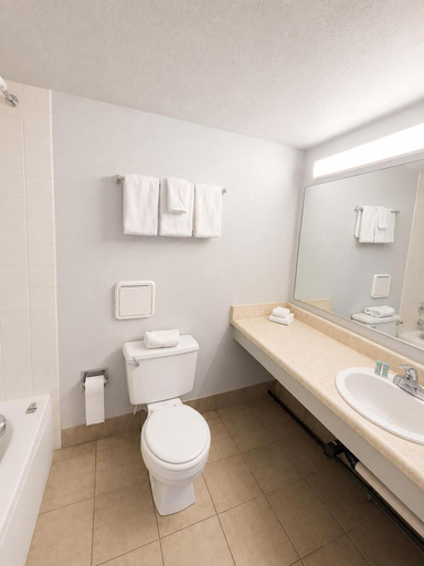 Bathroom 4, Silver Queen Inn, Mohave