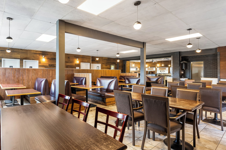 Food & Drinks 5, Days Inn by Wyndham Sylvan Lake, Division No. 8