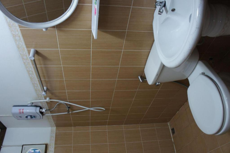 Bathroom 4, Saysamphanh Hotel, Luang Prabang