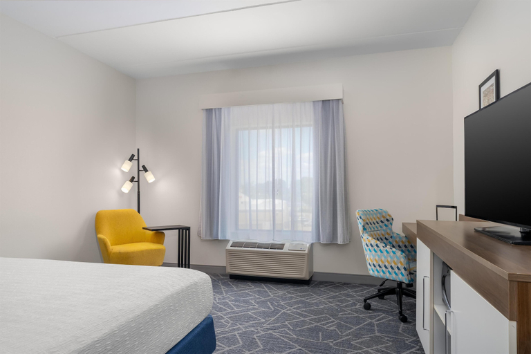 Bedroom 3, Hampton Inn Baltimore Bayview Campus, Baltimore