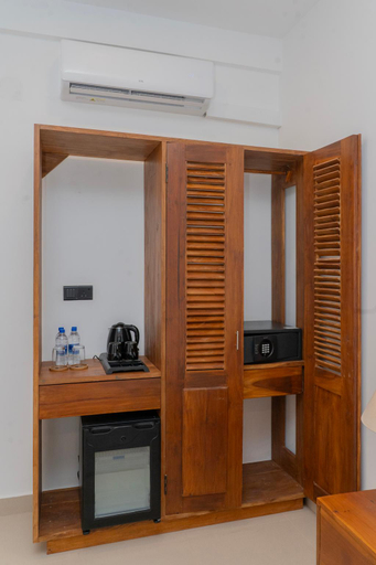 Bedroom 3, Uppuveli Beach Resort by Aathi, Trincomalee Town and Gravets