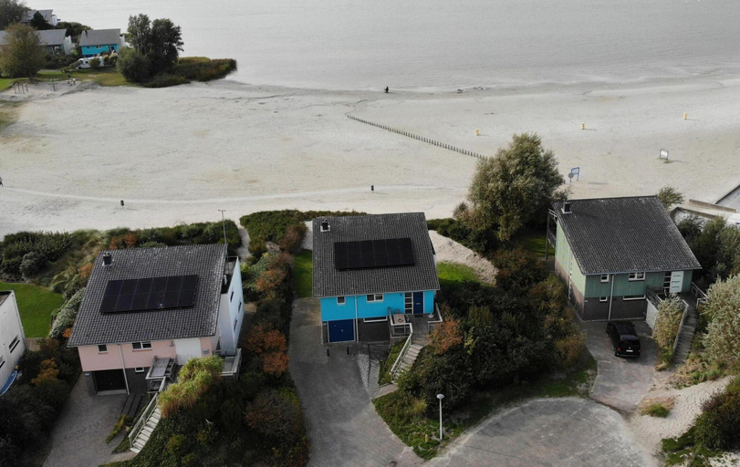 View from property 3, Luxury Makkum Beachvilla for 6, Wûnseradiel