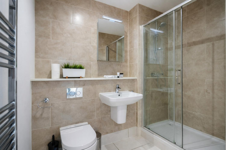 Bathroom, Roomspace Serviced Apartments - Swan House, Surrey