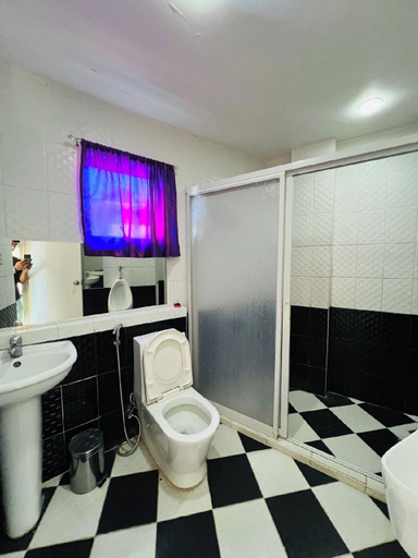 Bathroom 4, Marina de Bay Tourist Inn, Puerto Princesa City