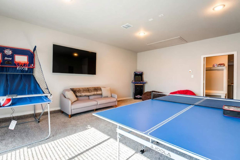 Room 4, 10 Minutes to Stadium Spacious 3BR Gameroom, Lubbock