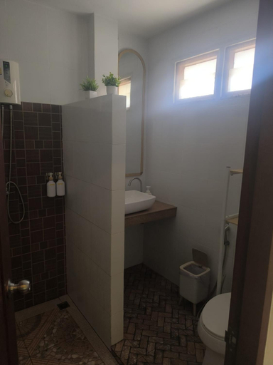 Bathroom 2, Luana Villas, Ko Lanta