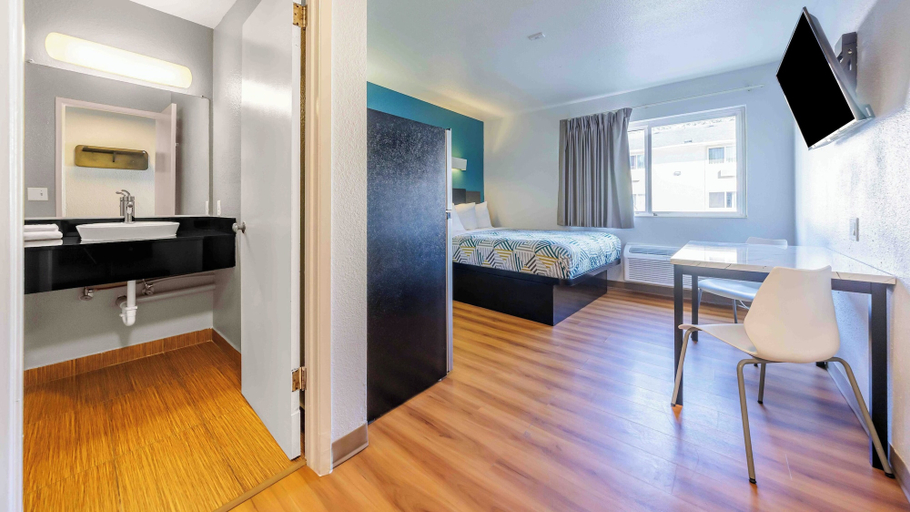 Bedroom 3, Studio 6 Seattle, WA Sea-tac Airport South, SeaTac
