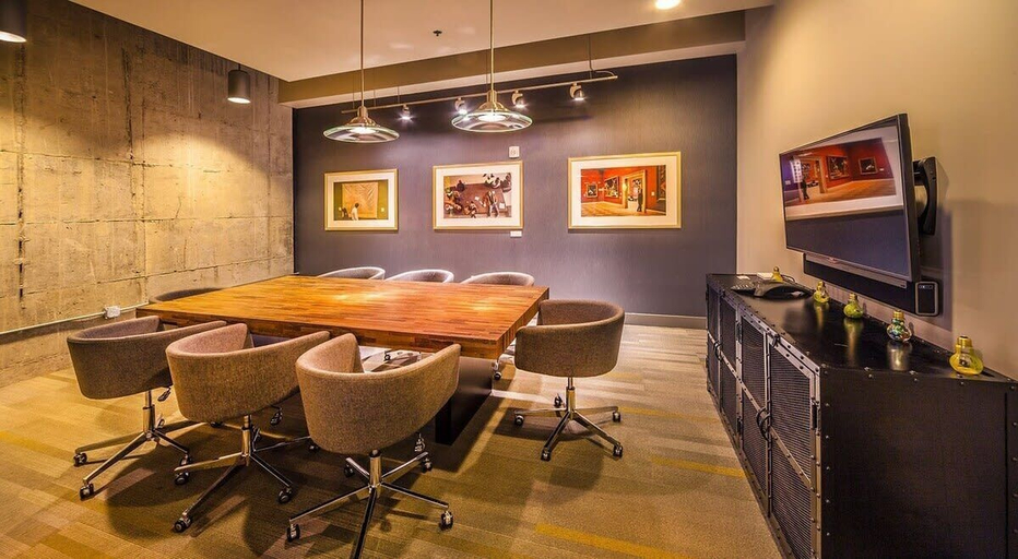 Food & Drinks 5, CozySuites at Artistry Indy, Marion