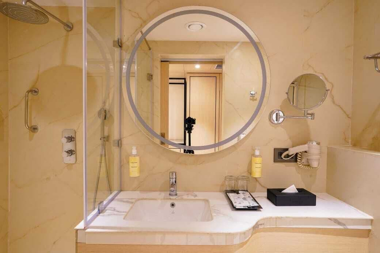 Bathroom 2, Hotel Le Jardin, Erode