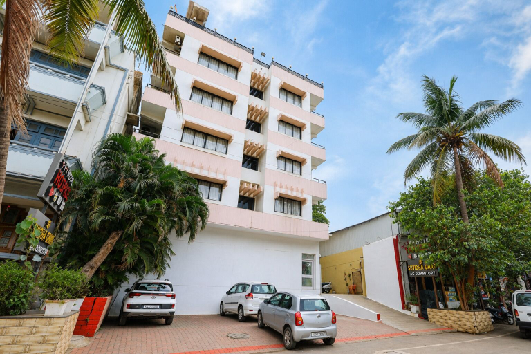 Exterior & Views