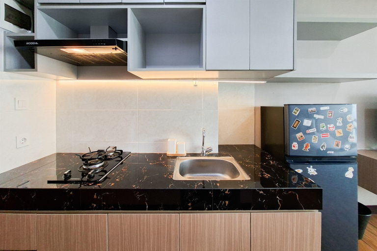 Private kitchen 5, Cozy And Warm Full Furnished Studio Room At Apartment B Residence, Tangerang Selatan