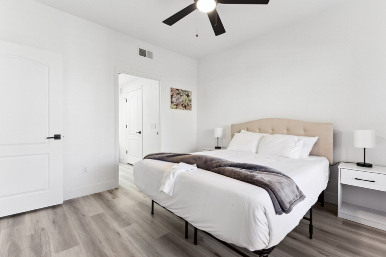 Room 3, CozySuites at Chandler, Maricopa