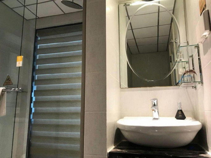 Bathroom 4, Kingtown Hotel Hongqiao Shanghai, Shanghai