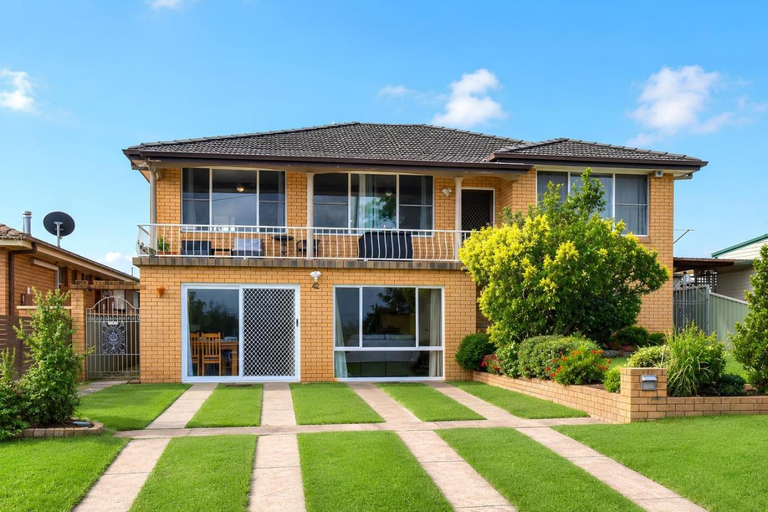 Entrance 5, Entertainer with Pool Cessnock, Cessnock