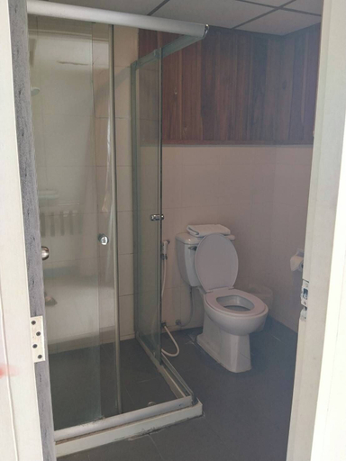 Bathroom 3, The Spring, Prawet