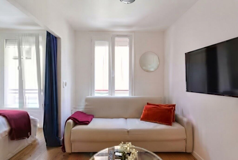 Living area 4, celine 34, Paris