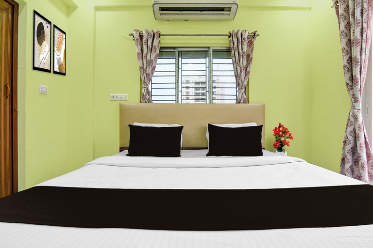 Room 5, Collection O Eco Park Kolkata, North 24 Parganas
