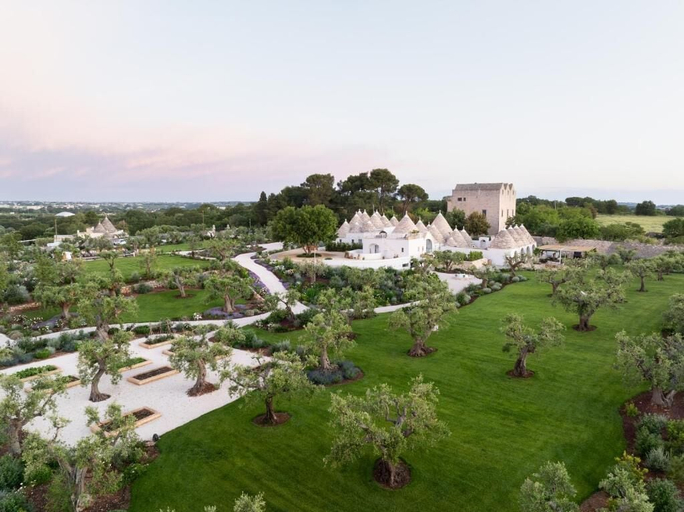 Property grounds, Trulli Damari, Bari