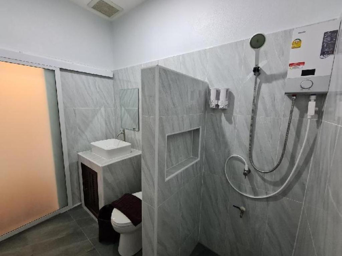 Bathroom 3, Rajapruek Place, Muang Chiang Mai