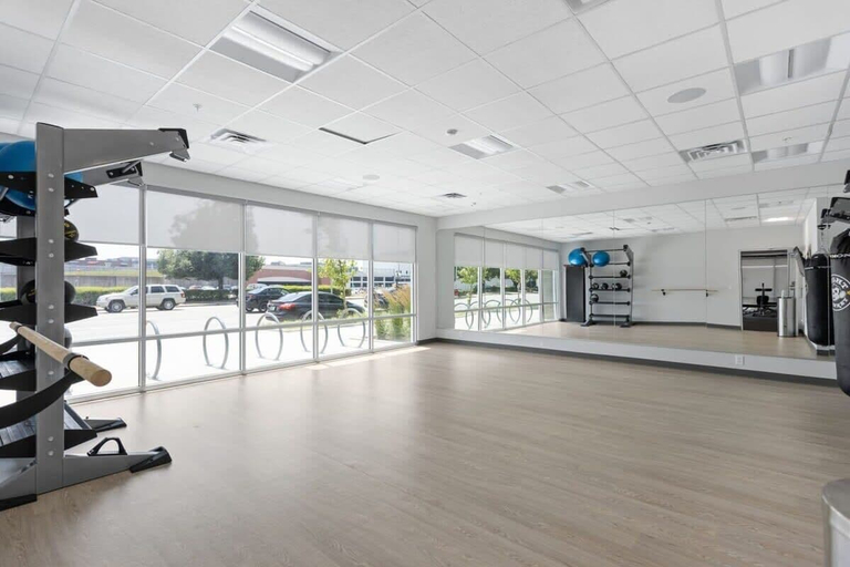 Fitness studio, CozySuites at East Washington, Marion