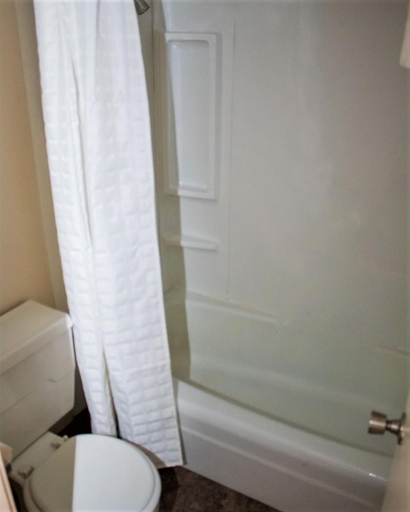 Bathroom, The Grand Motel, Noxubee