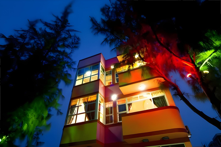 Exterior & Views