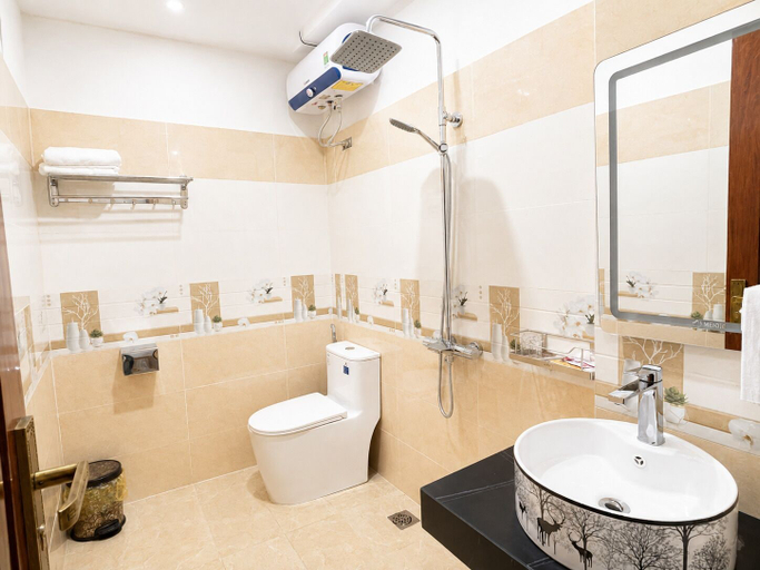 Bathroom 3, Pho Thien Duong Homestay, Huế